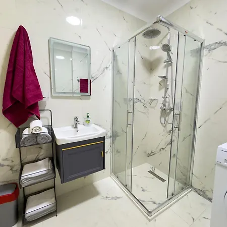 Eden * Golem (Tirana)